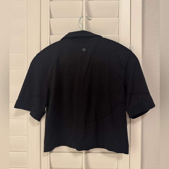 lululemon athletica Black short sleeve polo Crop Top - Picture 2 of 2